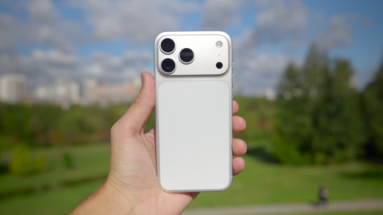 手中的智能手機