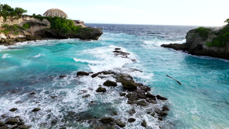 low tide, water level drops, exposing rocks and coral