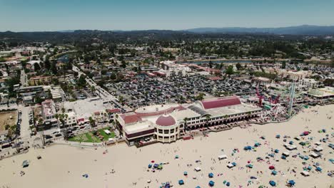 drone en el paseo marítimo de la playa de santa cruz