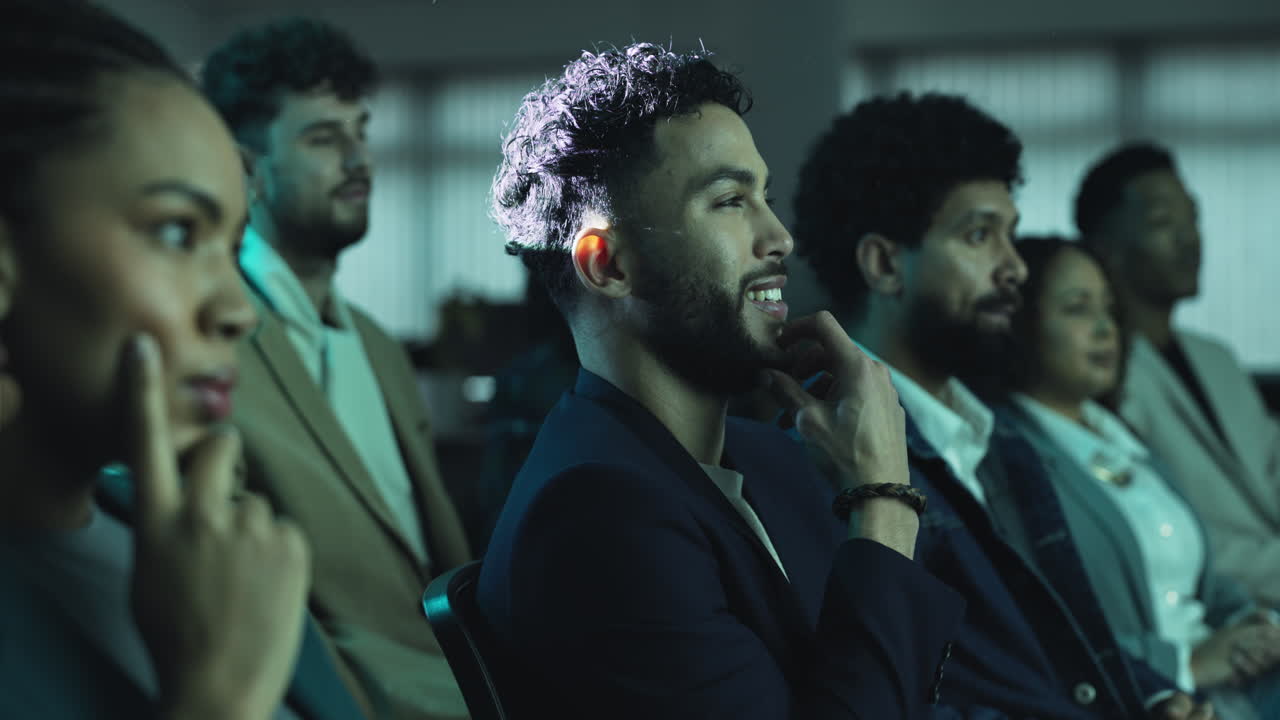 asistentes a reuniones de negocios