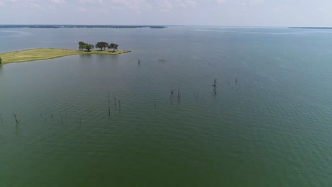 vuelo aéreo sobre el lago richland chambers