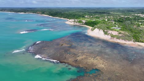 Spiegelstrand-In-Trancoso,-Bahia,-Brasilien