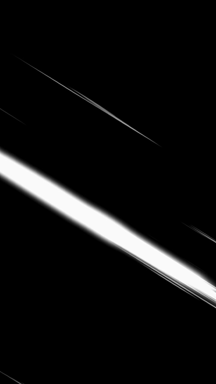 Nahtlose Schleife diagonaler weißer Anime-Geschwindigkeitslinien für Action- oder Bewegungseffekte. Isoliert auf schwarzem Hintergrund, ideal für Compositing, vertikales Format
