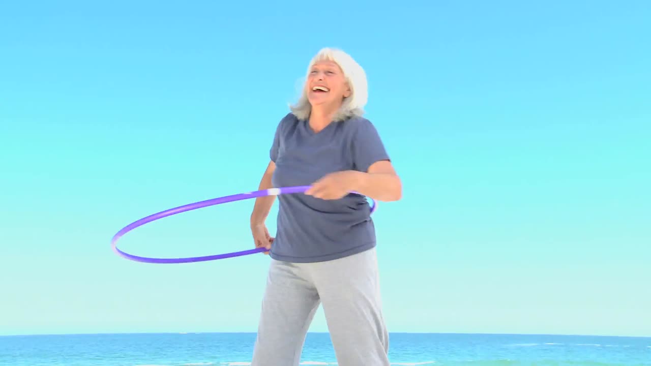 Mujer haciendo hula hoop