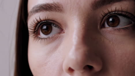 primer plano de la cara de una mujer