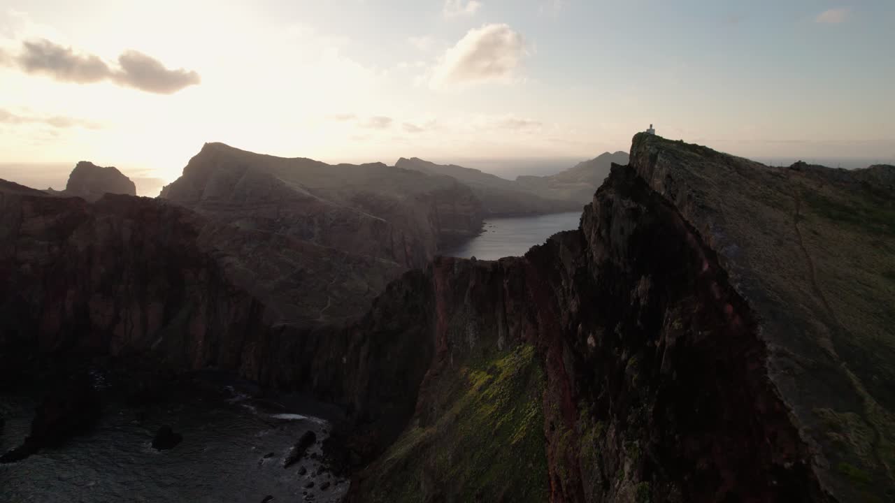 mañana en madeira, colinas costeras, portugal, avión no tripulado