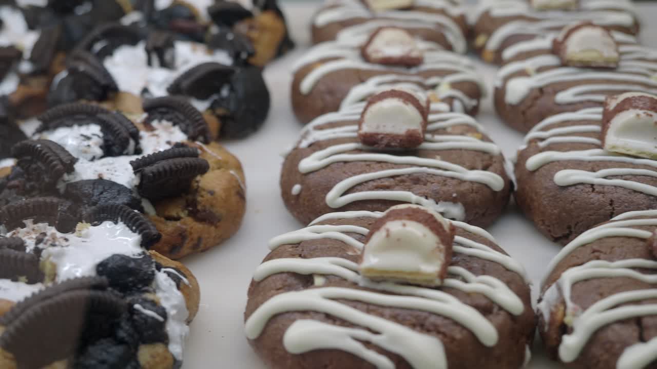 Delicious Cookies with Oreo and Marshmallow Toppings