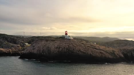 Leuchtturm-An-Der-Küste.-Der-Leuchtturm-Lindesnes-Ist-Ein-Küstenleuchtturm-An-Der-Südlichsten-Spitze-Norwegens.