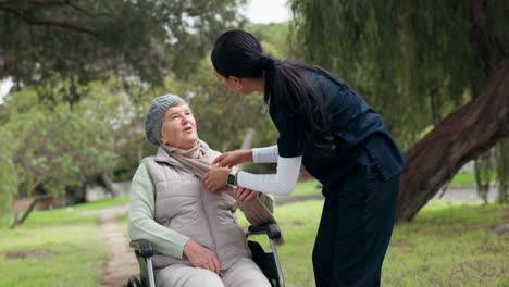 Betreuer,-Alte-Frau-Und-Krankenschwester-Im-Park