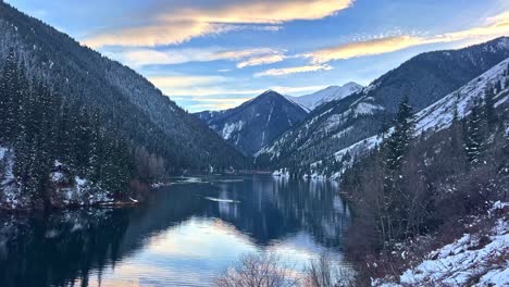 Mountain-lake-with-turquoise-water