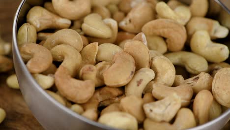 frutos de caju giratorios (con un bucle sin costuras de 4 k)