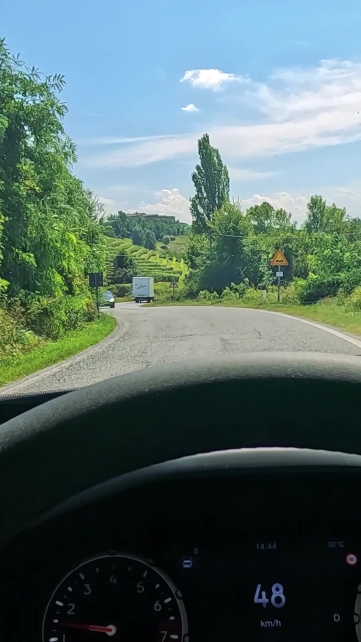Un viaggio tranquillo attraverso paesaggi di vigneti italiani