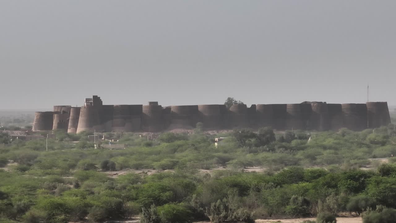 fuerte derawar, una gran fortaleza cuadrada en ahmadpur este tehsil, punjab, pakistán