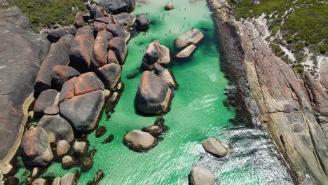 4K-Drohnenvideo-Von-Elephant-Rocks-Im-William-Bay-Nationalpark-In-Dänemark,-Westaustralien