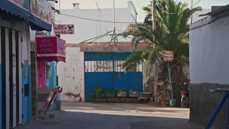 Puerta-De-La-Policía-En-Taghazout-Marruecos