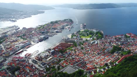 Bergen-Es-Una-Ciudad-Y-Municipio-De-Hordaland,-En-La-Costa-Oeste-De-Noruega.-Bergen-Es-La-Segunda-Ciudad-Más-Grande-De-Noruega.