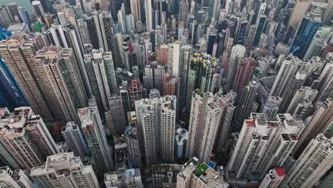 una vista aérea de una ciudad con edificios altos