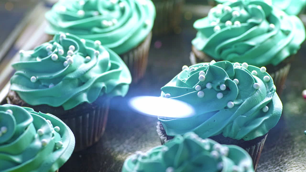 Primo Piano su Cupcake Blu Colorati