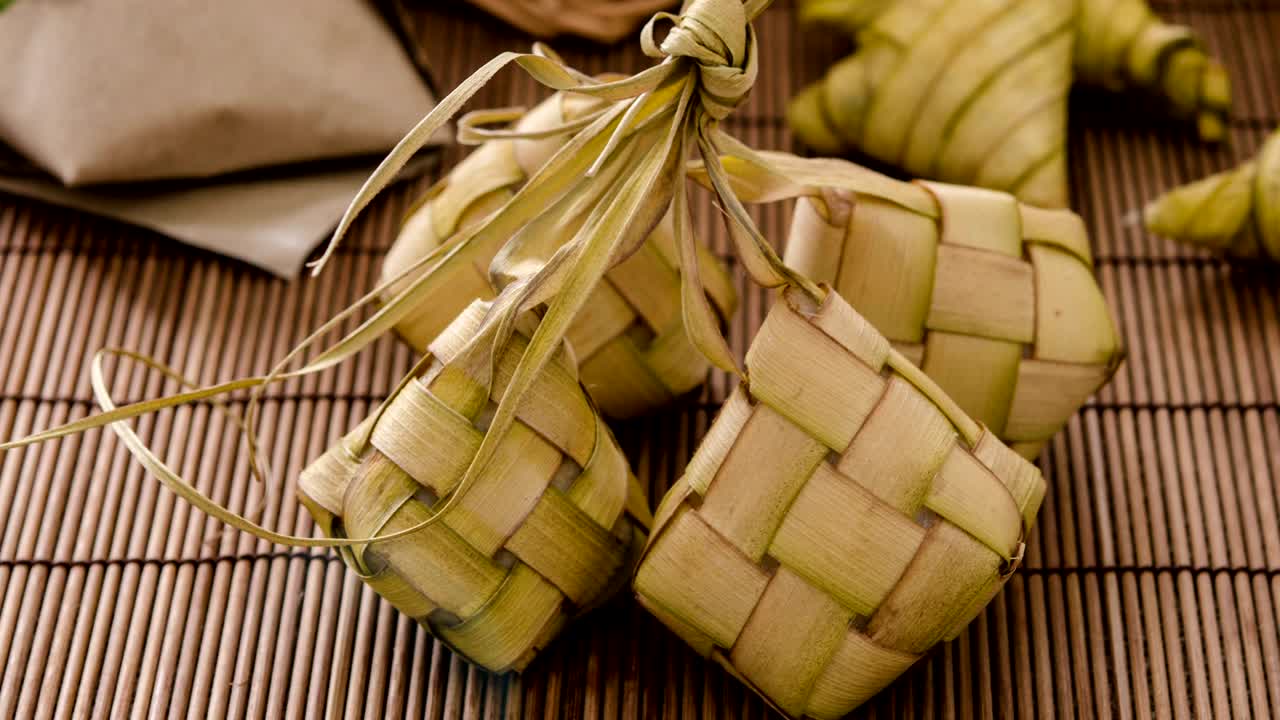 ketupat o dumplings de arroz