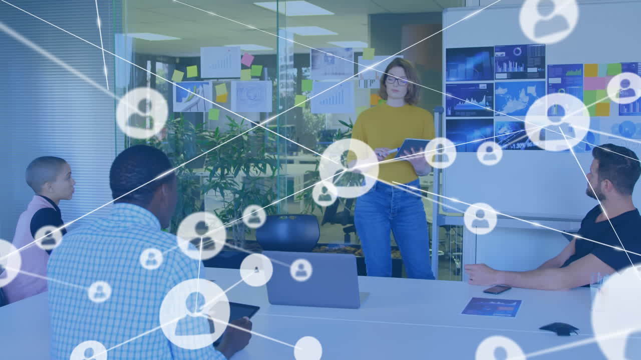 사무실에서 다양한 사업가들과의 연결 네트워크의 활성화