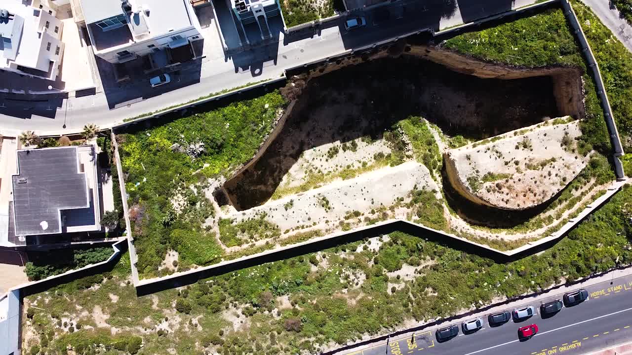 fundación profunda del edificio viejo en st