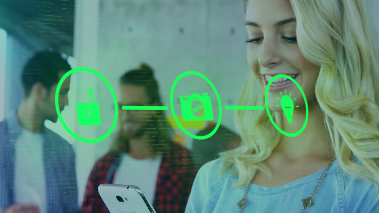 Animation af netværk af forbindelser med ikoner over kaukasisk kvinde, der bruger smartphone.