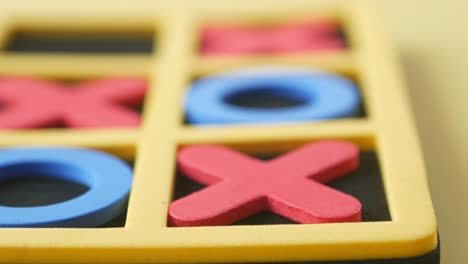 juego de mesa de interacción infantil de ocio en amarillo