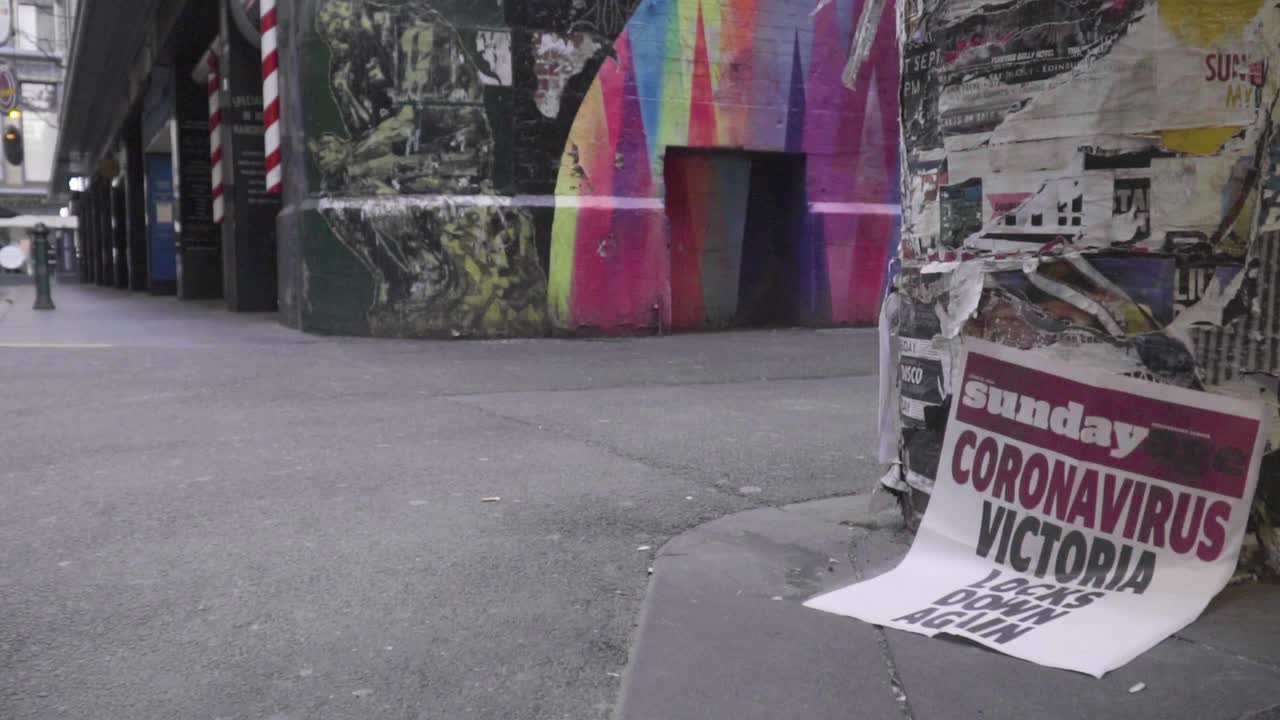 periódico: 'coronavirus victoria se bloquea de nuevo' durante el segundo bloqueo de covid en melbourne, australia