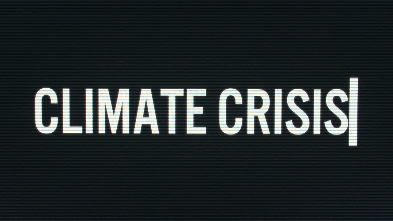 박이는 커서로 빈티지 컴퓨터 모니터에 타이핑되는 기후 위기의 클로즈업