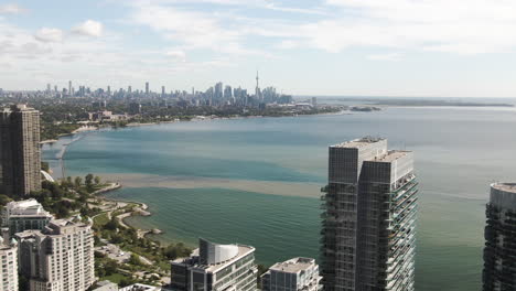 the breathtaking skyline of toronto filmed from the air