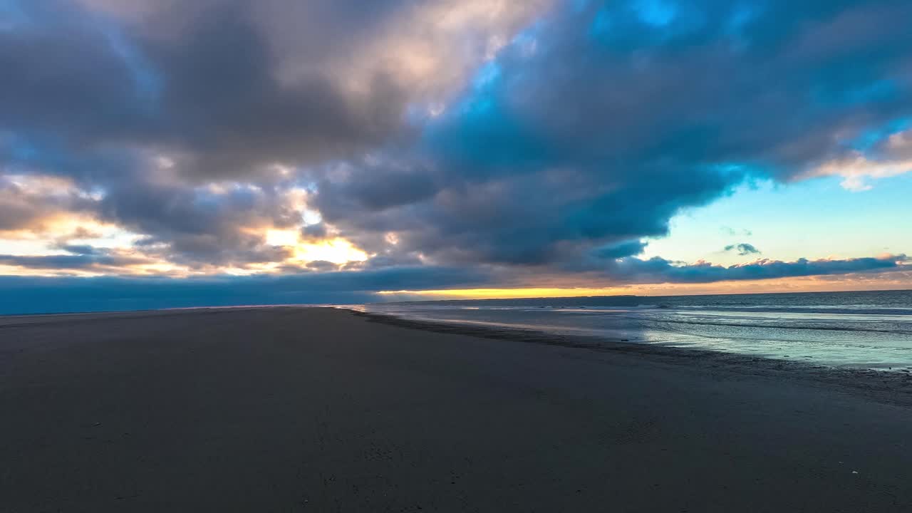 hermosa puesta de sol en el océano
