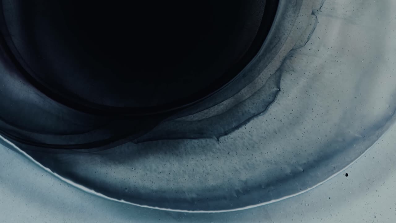 Concetto di buco nero diffuso nell'universo, sfondo astratto di inchiostro spettrale.