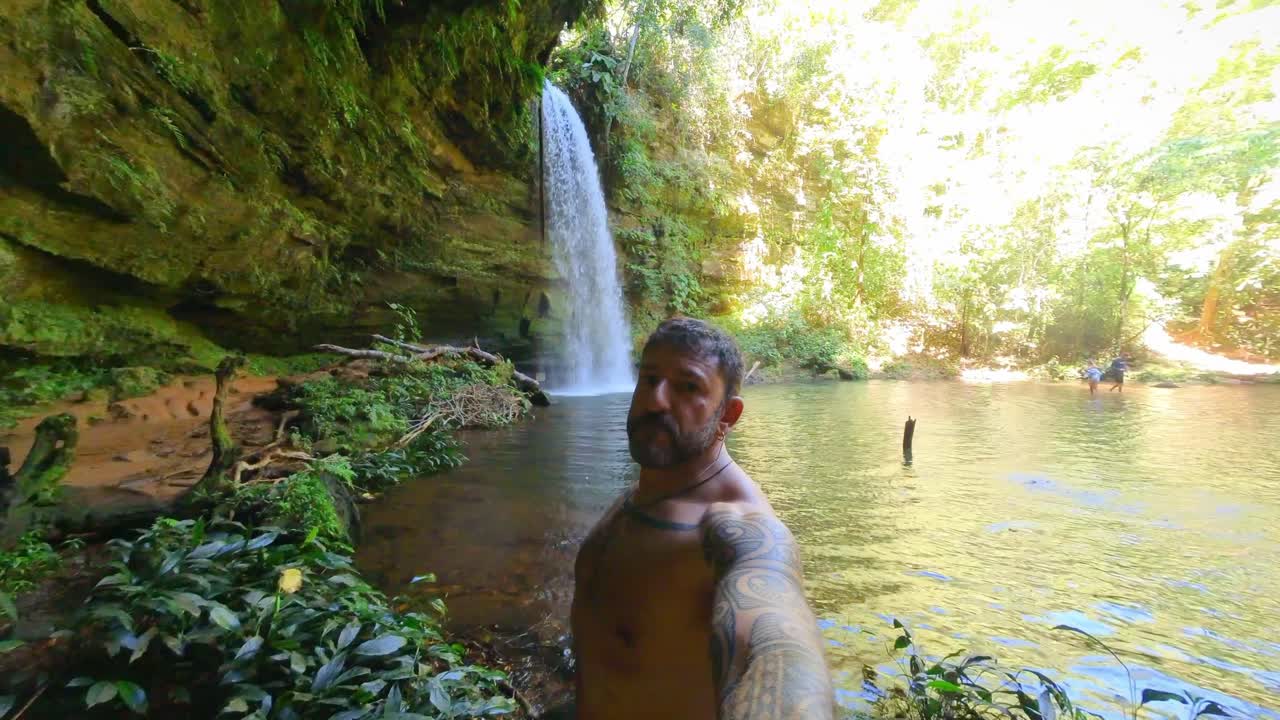 vídeo selfie en la espectacular cachoeira roncadeira de Jalapão