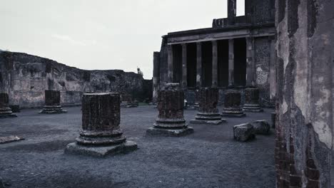 ancient pompeii columns and ruins