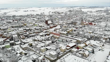 Pequeño-Y-Acogedor-Pueblo-Cubierto-De-Nieve-Fresca