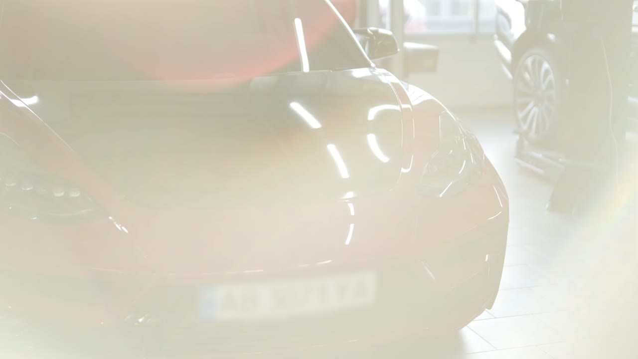 automóviles en mantenimiento en un taller de reparación de automóviles