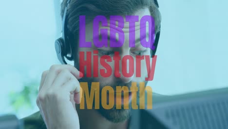 animación del texto del mes de la historia lgbtq con un hombre de negocios caucásico usando auriculares de teléfono
