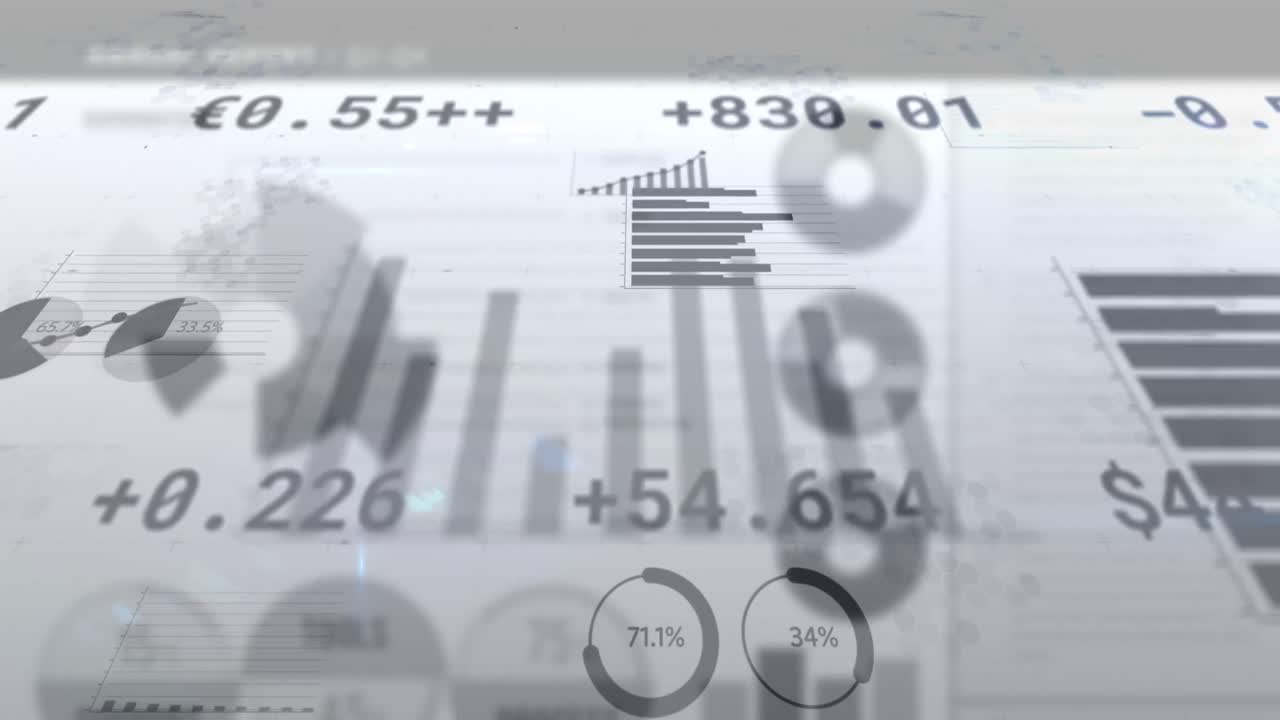 animación del procesamiento de datos financieros sobre un fondo blanco