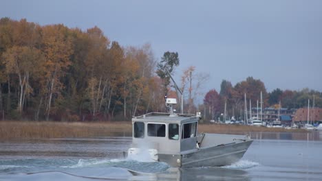 Fischerboot-In-Richtung-Marina