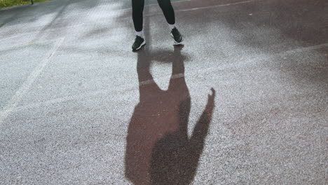 frauen spielen fußball.