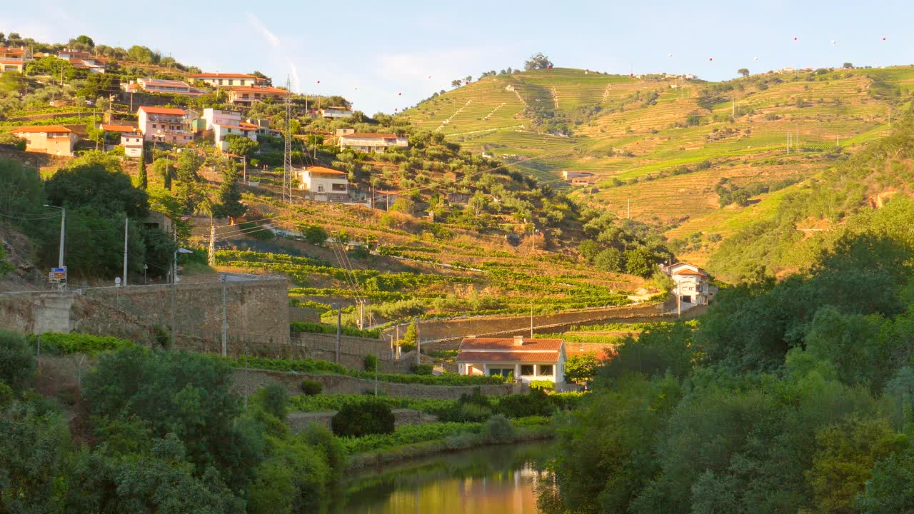 Famosa località nella Valle del Douro, centro di grande produzione vinicola - Pinhao, Portogallo.