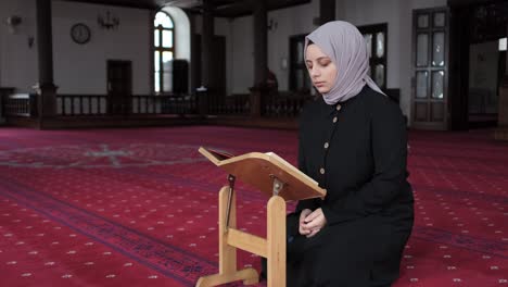 muslim praying in mosque