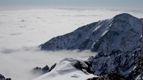 Thick-inversion-fog-moving-around-High-Tatras-mountain-peak,-Timelapse