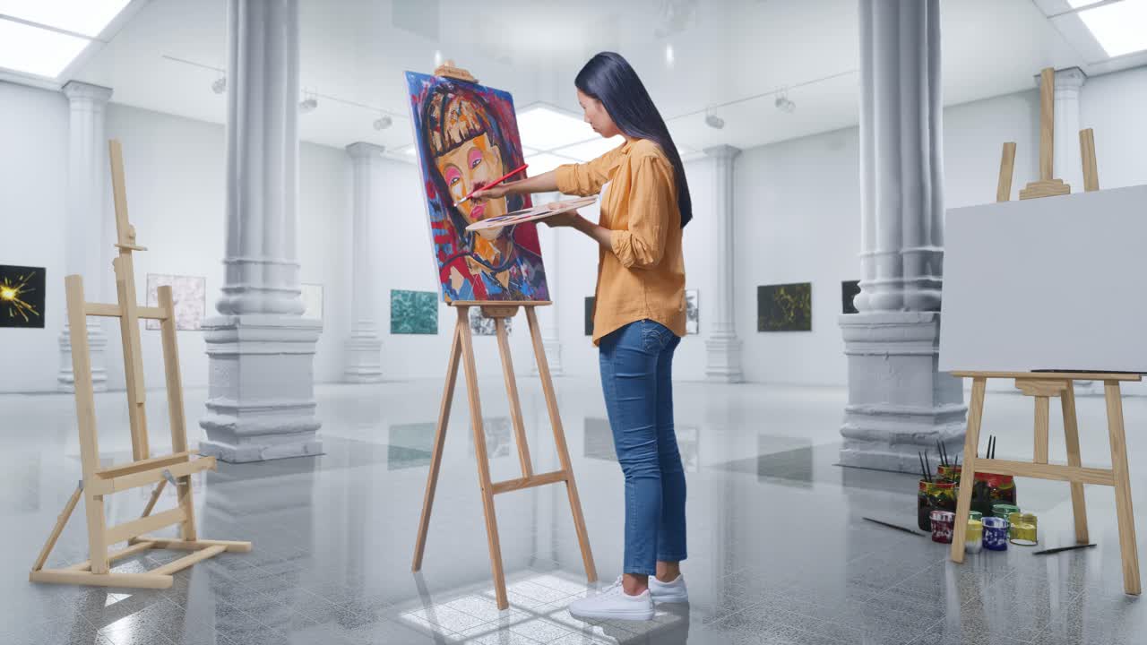 갤러리에서 초상화를 그리는 여자