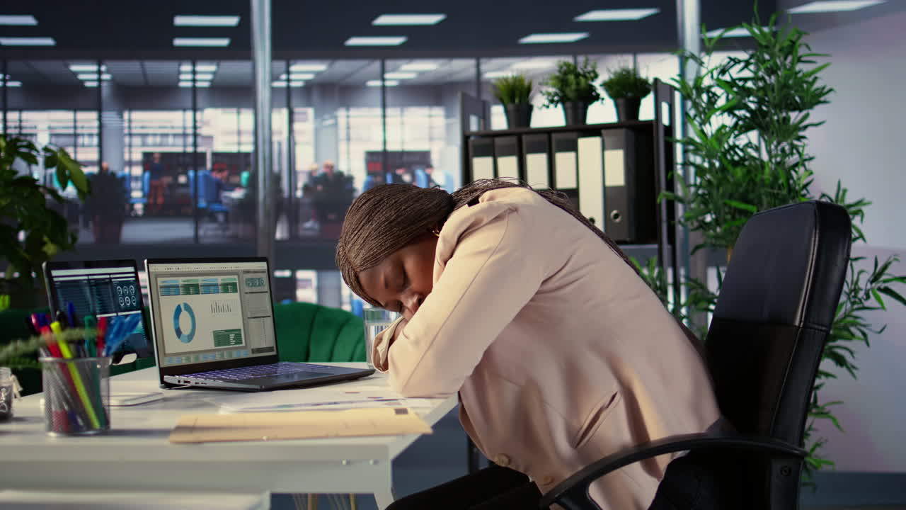 직장에서 피곤한 사업가