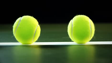 pelotas de tenis dispuestas en una línea blanca 4k