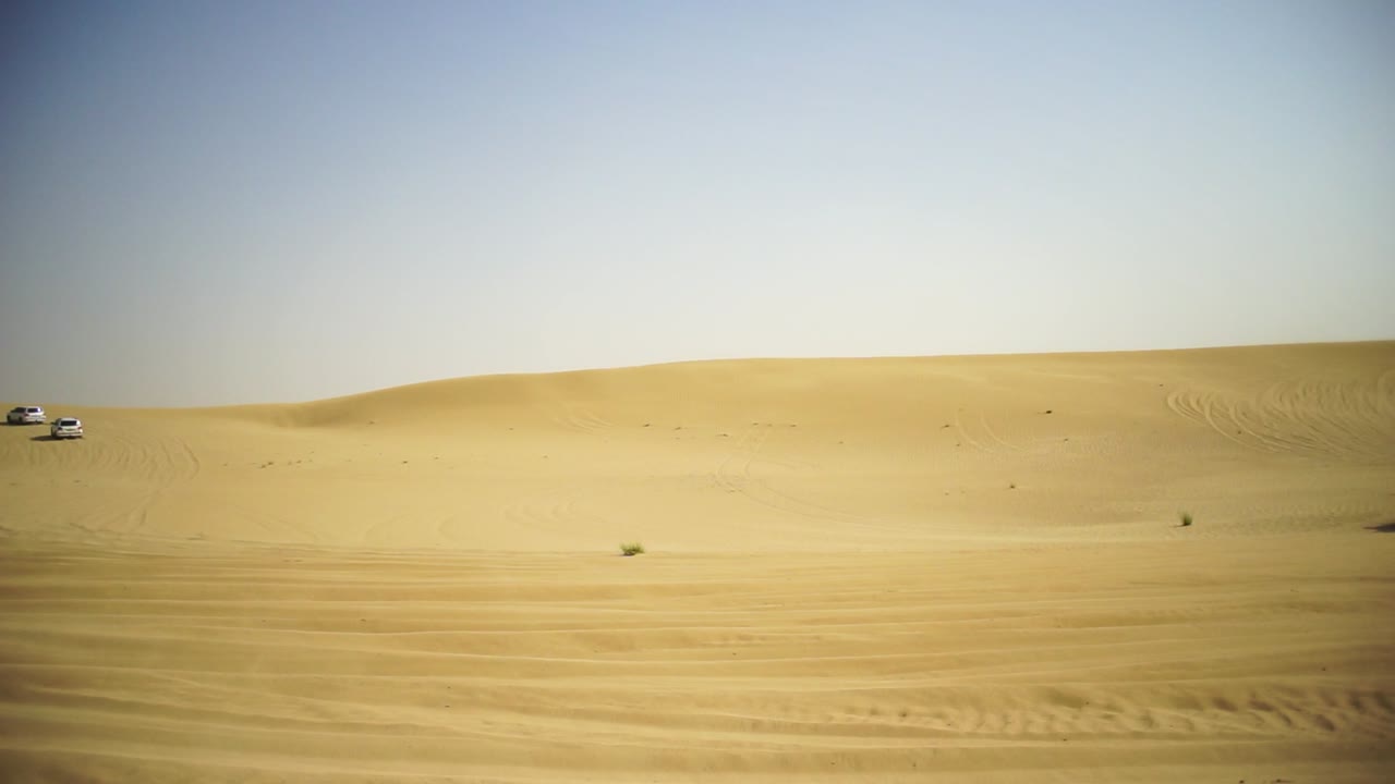 Avventura con veicolo fuoristrada nel deserto