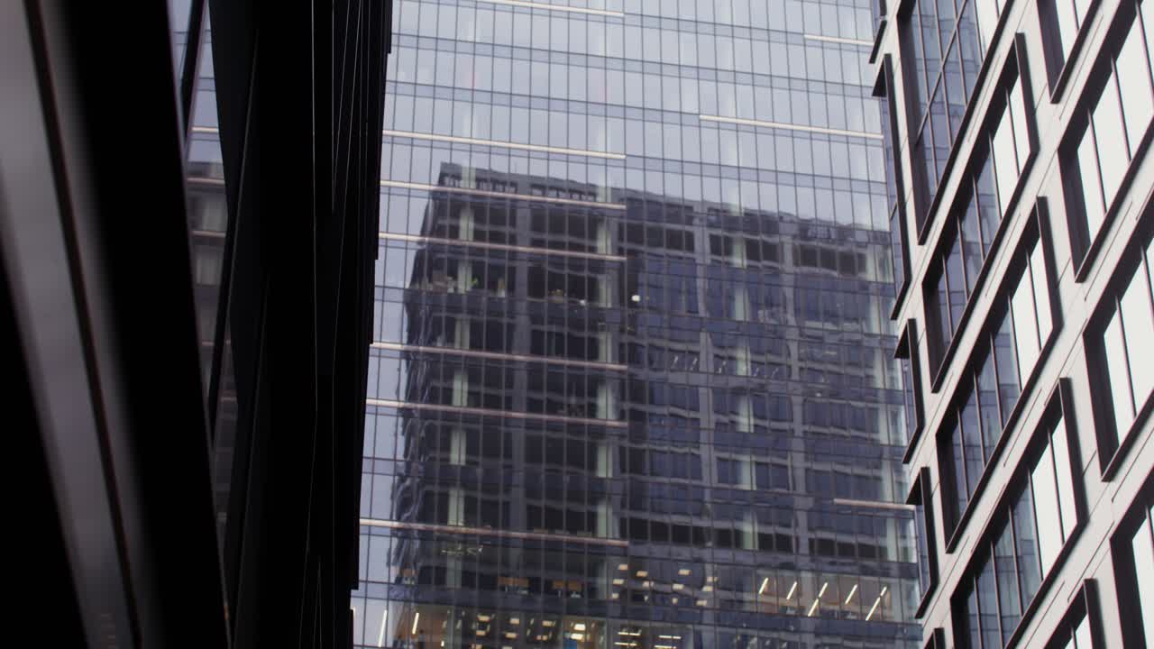 reflejos del horizonte de la ciudad moderna