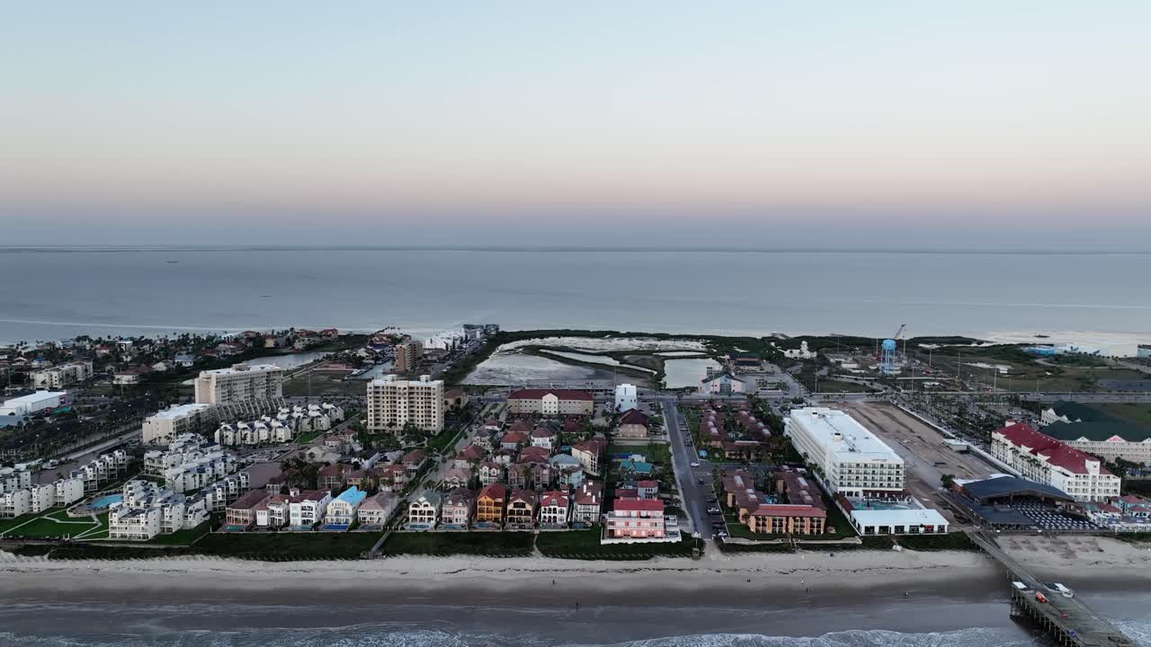 Vista aerea di una famosa isola barriera turistica sulla costa del Texas