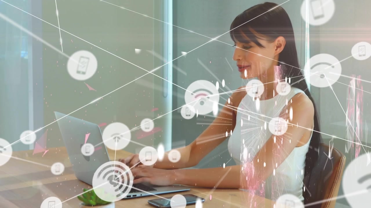 Animazione di una rete di connessioni su una donna d'affari caucasica in ufficio